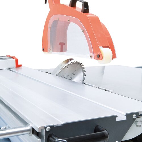 Saw unit – tiltable up to 45º - can be adjusted by handwheel for cutting heights up to 90 mm