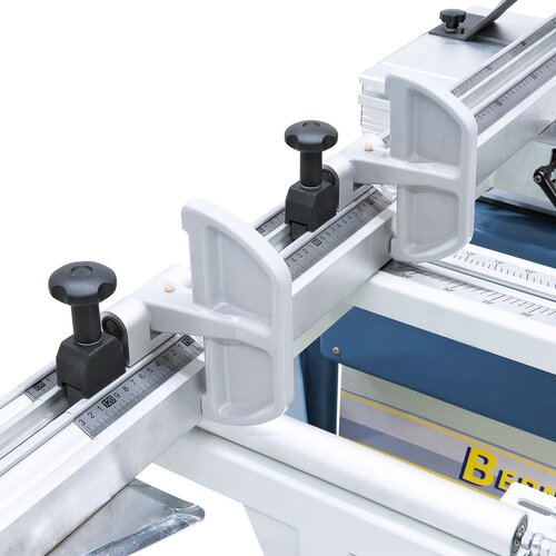 Longitudinal fence stop can be used on both sides for accurate setting of cutting width on telescopic fence.