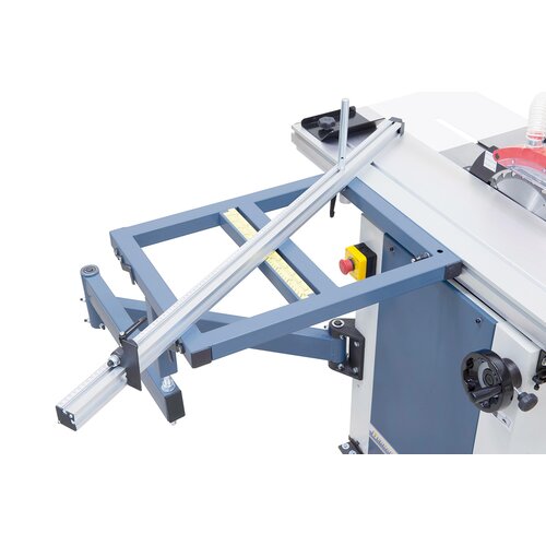Amply sized square table, the steplessly tiltable aluminium fence (2x 45°) can be mounted on the front or rear.