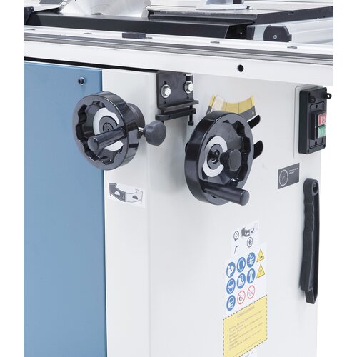 Ergonomic mounted handwheels allow for height adjustment and tilting of the saw unit.
