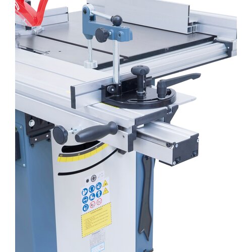 The sliding table features a generous 
size and runs smoothly on hardened 
prism guide ways.