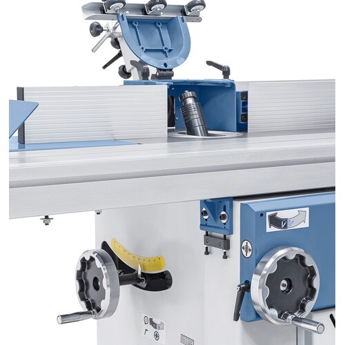 Milling spindle tilts to the back, bringing several advantages, such as optimal use of the power feed, maximum safety and tidy milling results.