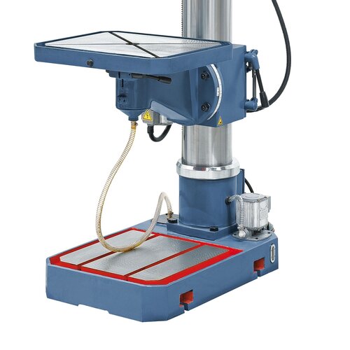 Treated machine  base, serially  equipped with  integrated coolant  pump, tank  capacity 7 l, flow rate 6 l/min.