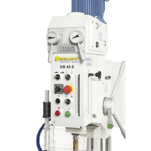 User-friendly arrangement of switches and control elements on gear head.