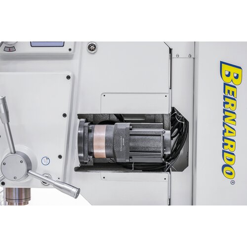 Standard with servo motor for automatic spindle feed.