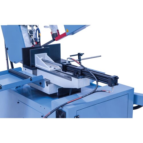Robust, cast-iron vice with hydraulic clamp.