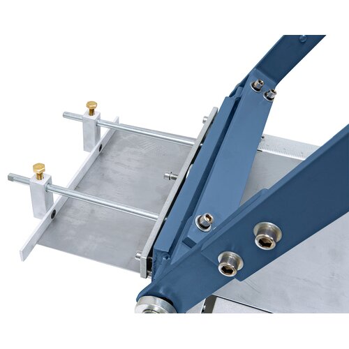 Serienmäßig mit Hinteranschlag 210 mm, ideal für Serienschnitte.