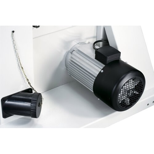 Motore potente anche a funzionamento prolungato, rimozione trucioli ottimale mediante il manicotto di aspirazione di diam. 100 mm