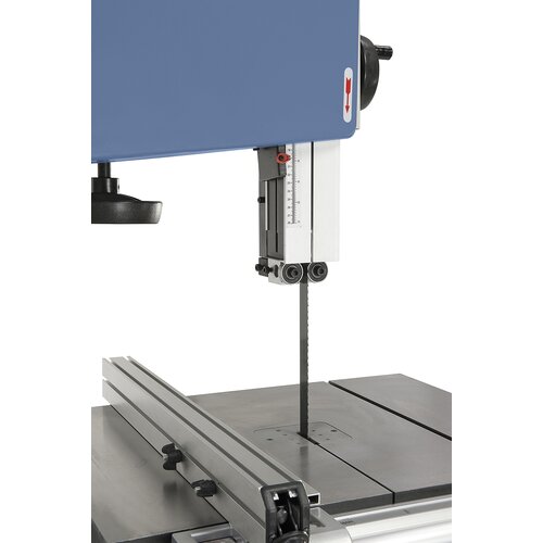 Ball bedded precision guides over and under the table guarantees a perfect bandsaw blade guiding.