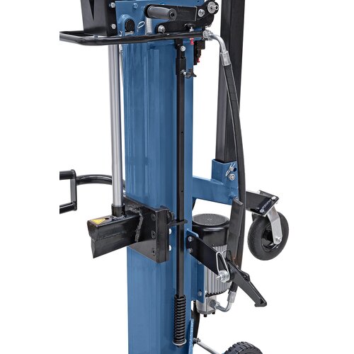 Large splitting wedge 
features solid, durable plastic guide.