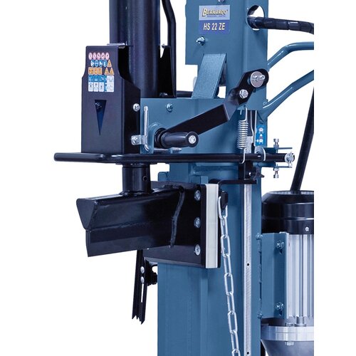 Large splitting wedge 
features solid, durable 
plastic guide.