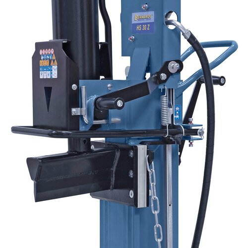 Large splitting wedge 
features solid, durable 
plastic guide.