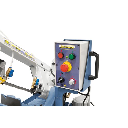 Variable cutting speed for optimal adjustment to any kind of workpiece - user-friendly operator panel.