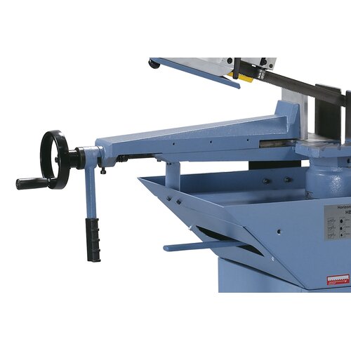 The large cast iron vice comes with quick-adjustment - optimal for serial section.