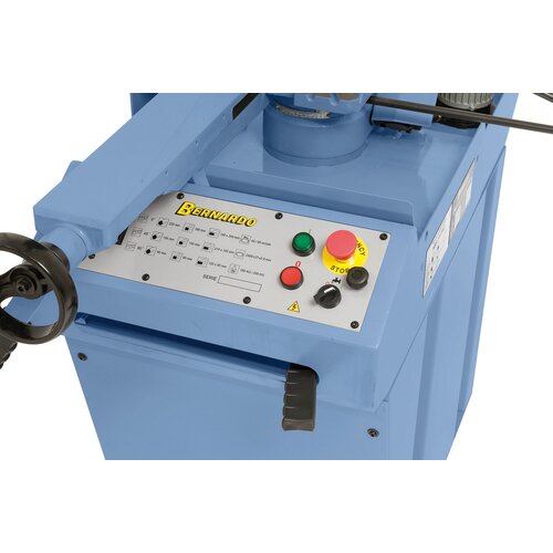 Clearly arranged switch box on the front of the machine, making operating very user-friendly.