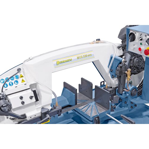 Grey cast-iron saw arm guarantees precise results