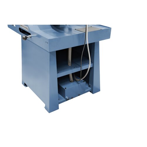 Powerful coolant device integrated in base, hence requiring little space.