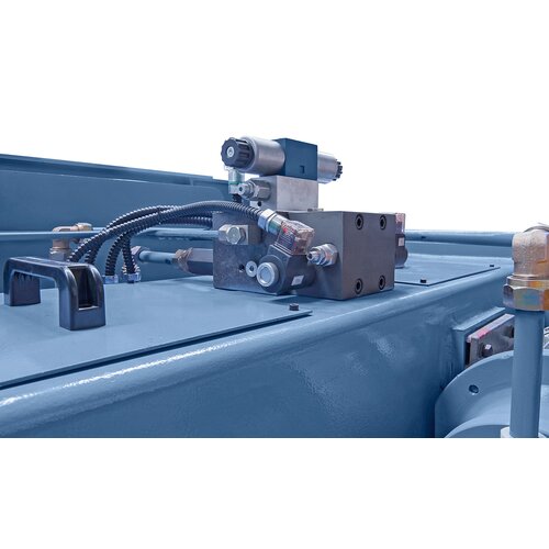 Kompakte und wartungsarme Hydraulik- 
einheit, für Wartungsarbeiten leicht zugänglich.