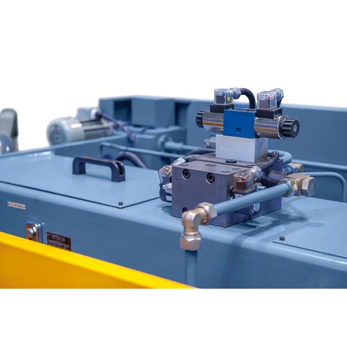 Kompakte und wartungsarme Hydraulik- 
einheit, für Wartungsarbeiten leicht zugänglich.