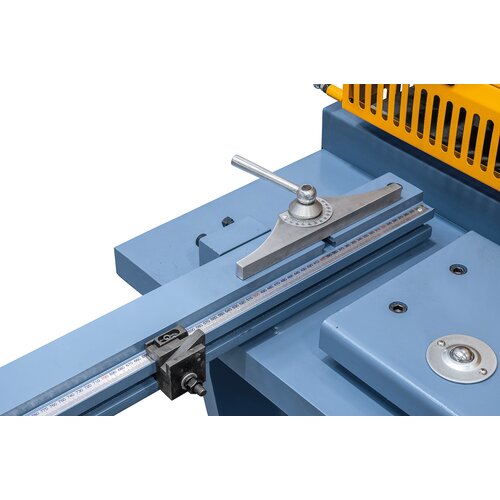 Den standardiserte vinkelanslaget gjør det mulig å kutte i graderinger.