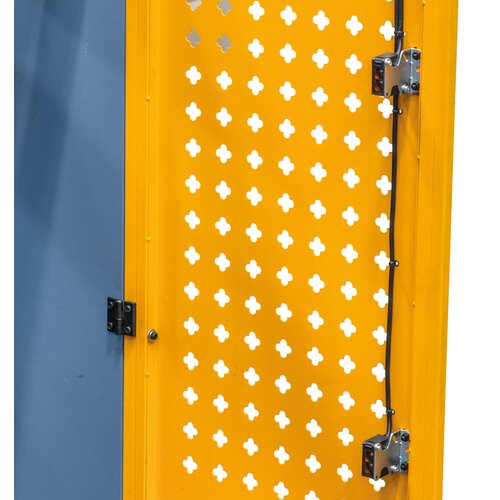 De standardmonterte fotocellene forhindrer inngrep i maskinen under drift.