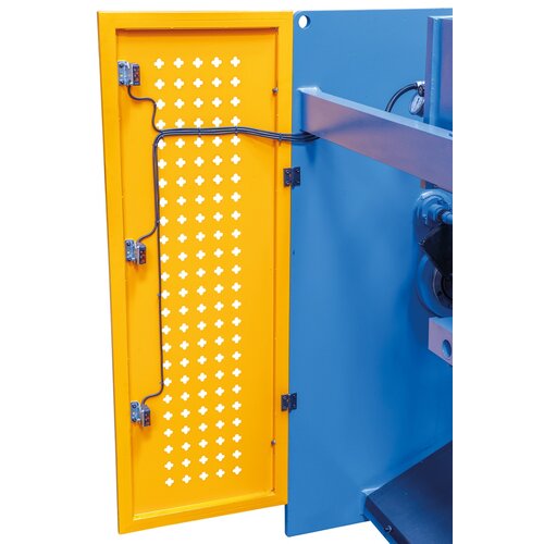 The side protective plate and photocells prevent interference 
in the running machine.