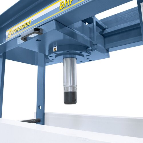 Large dimensioned piston for highest demands.