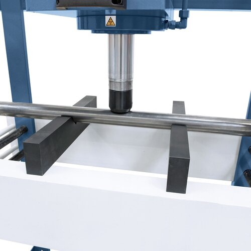 The prism supports enable the straightening of shafts, axles, etc.