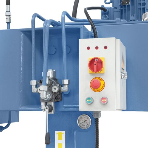 The control panel contains all important switching elements.