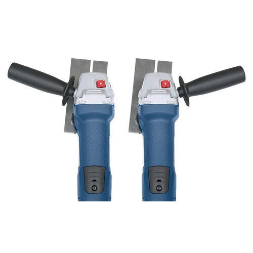 The handle is alternatively mountable on the left or right side of the machine