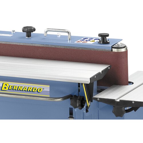 Height adjustable work table (up to 110 mm) ensures ideal use of sanding belt width.