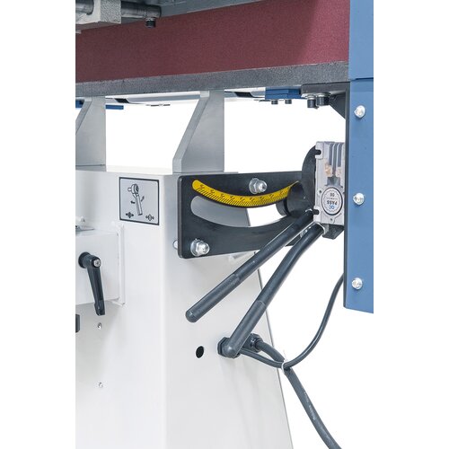 Quick clamping lever ensures quick bevelling and locking of sanding unit.