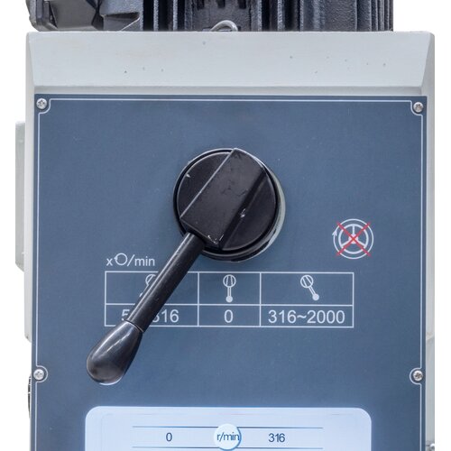 Intermediate transmission system allows for easy gear settings. Speed selection at the control panel.