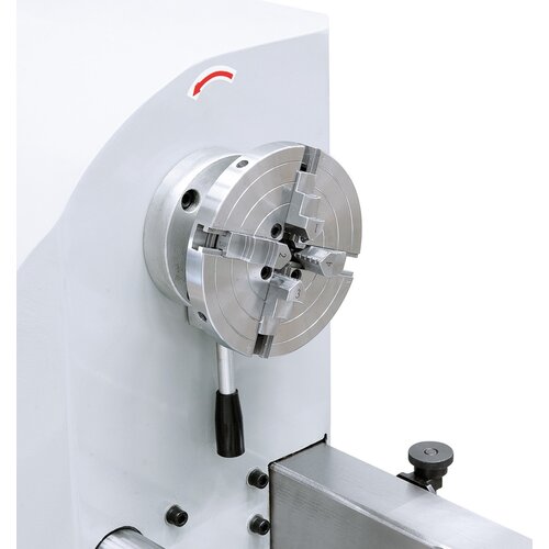 Solid headstock guarantees thorough processing free from vibrations. Picture shows 4-jaw chuck 150 mm / M 33 (optional)