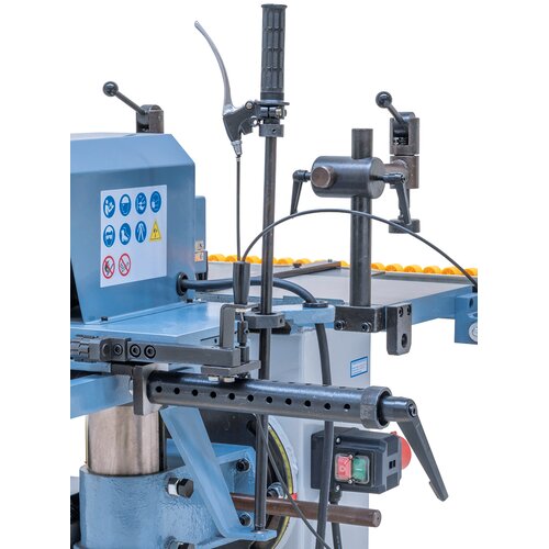 Dyvelboreskabelon med 16 / 22 / 25 / 32 mm gitterafstand inklusive fjernbetjeningshåndtag til gitterjustering, ideel til boring af flere huller i træk.