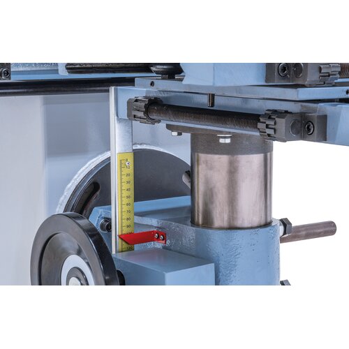 Den indstillede arbejdshøjde for borebordet aflæses ved hjælp af en skala.