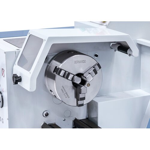 3čelisťové sklíčidlo 160 mm  s vnitřními a vnějšími čelistmi  v základní výbavě