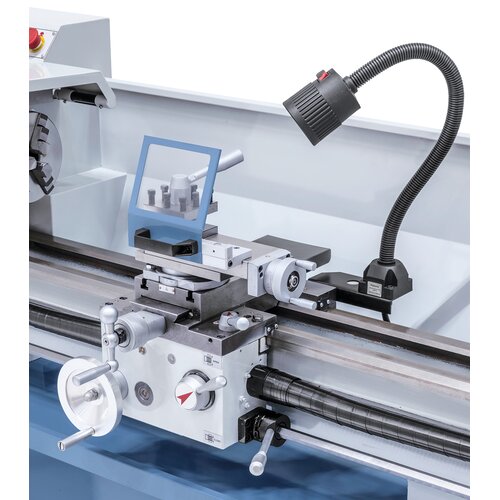 Snadný chod nožového suportu a  čtyřnožového držáku pomocí ruční kola s nastavitelnou  jemnou stupnicí