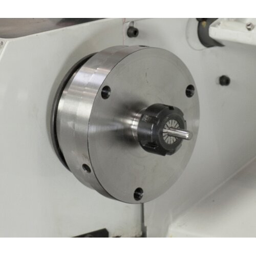 The collet ER 25 (1 - 16 mm) guarantees high centricity when clamping work pieces.