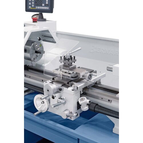Ergonomically arranged control elements for easy adjustment of longitudinal and cross feed.