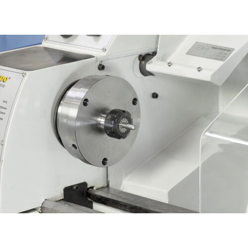 The collet chuck set ER 25 (1 - 16 mm) guarantees high centricity when clamping work pieces.