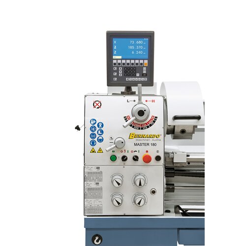 The machine is serially equipped with a Bernardo digital readout