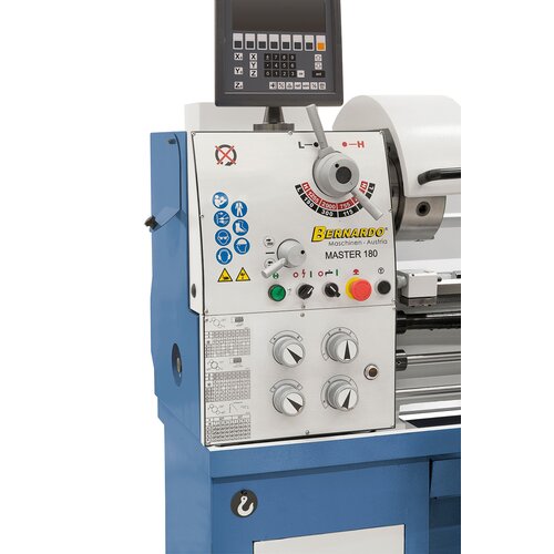 Straightforward feed and speed setting on gear head. Hardened and polished gear wheels saturated in oil ensure smooth operation.