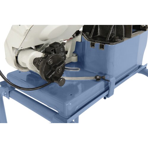 Pressure of saw arm features three settings.