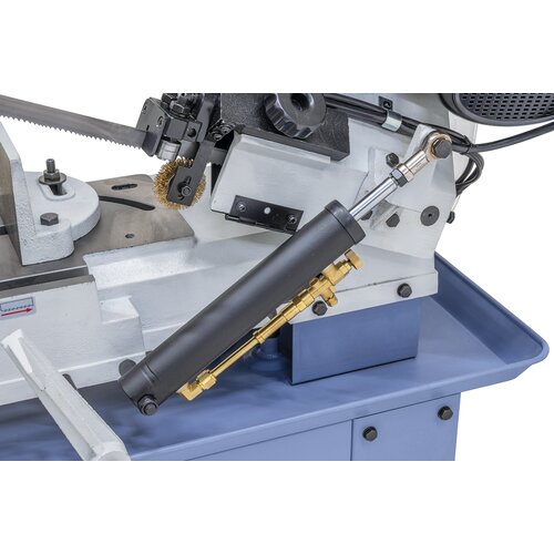 Cilindro idraulico di grandi dimensioni  per un abbassamento continuo della  seghetta ad arco