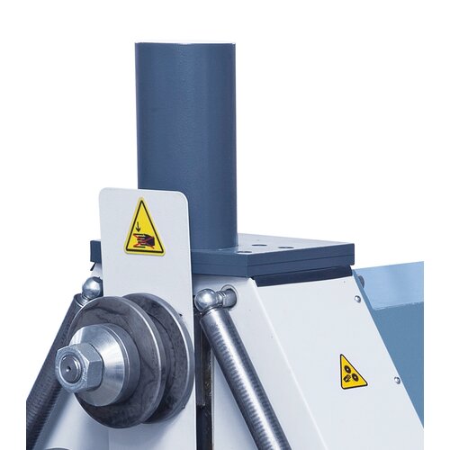 Fast and easy infeed of the upper roll by means of hydraulics.