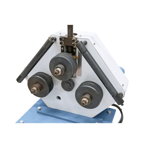 The adjustment of the upper roll is read via a mm-scale.