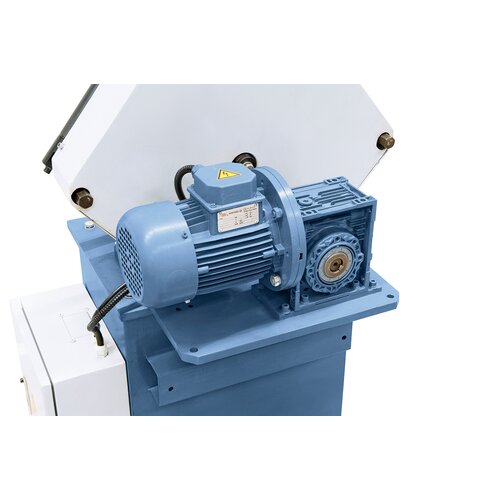 The powerful drive motor and the high-quality gearbox ensure optimum power transmission.
