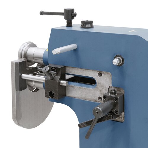 Adjustable fence for precise work and high repeatablility