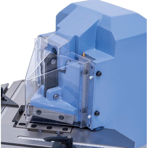Protective cover out of 
Plexiglas, therefore optimal 
view to the cutting edge